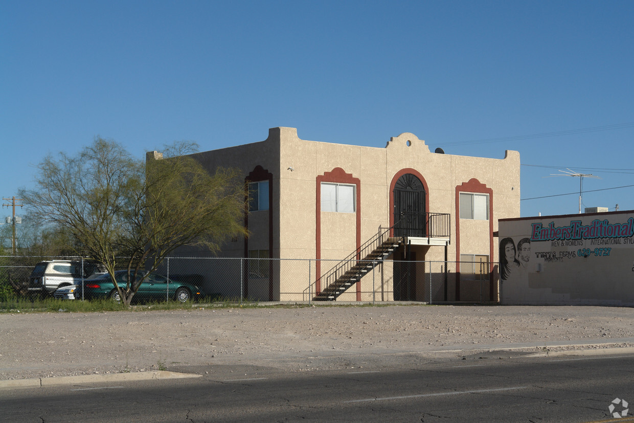Building Photo - 312 E 24th St