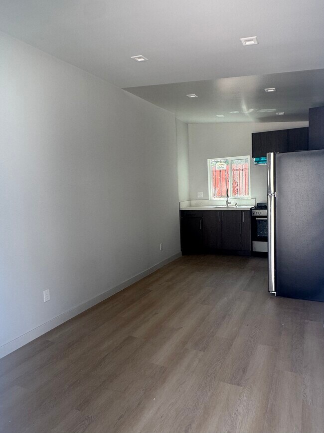 Foto del edificio - 2621 Hillcrest Dr
