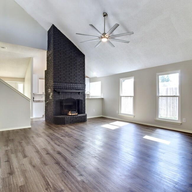 Building Photo - 806 Ashmount Ln