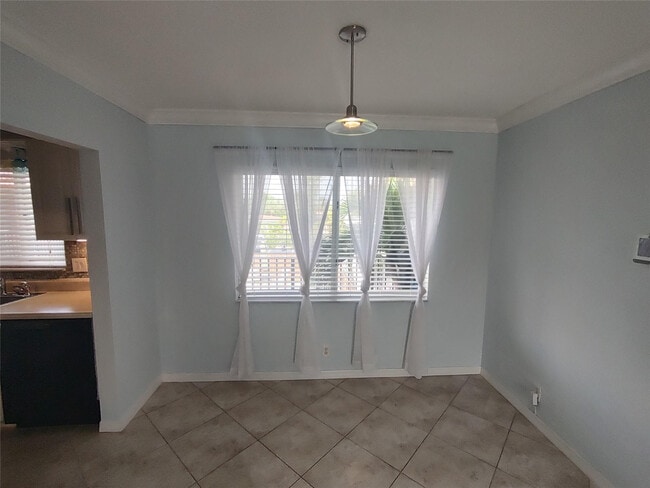 Building Photo - 3030 NE 5th Terrace