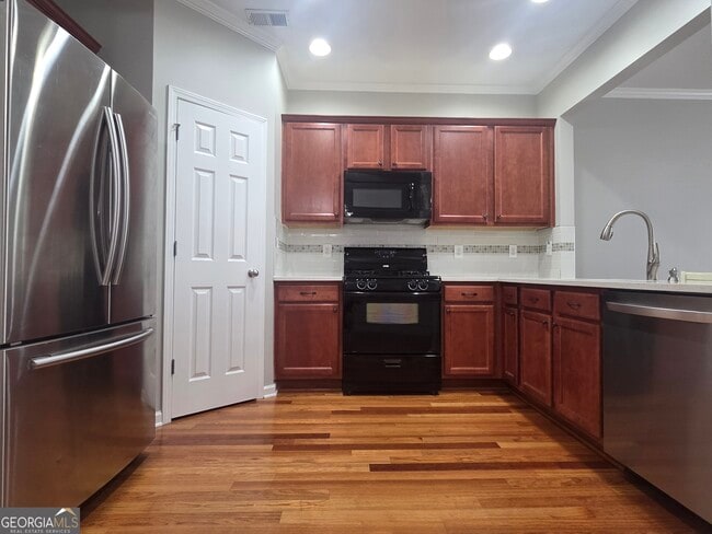 Building Photo - 2720 Beynon Ln NE