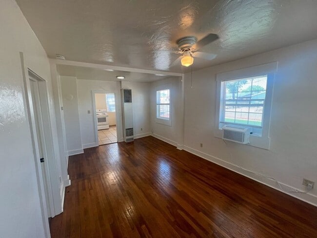 Building Photo - Quaint Central Sparks Two Bedroom