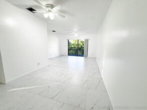 Building Photo - 10687 Royal Palm Blvd