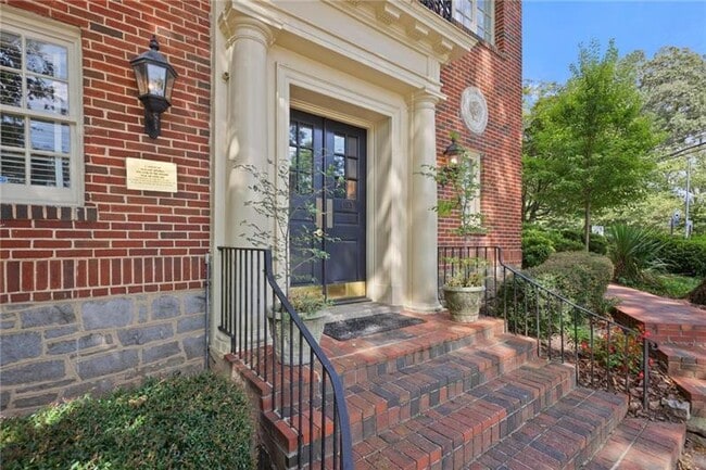 Building Photo - 1 S Prado NE