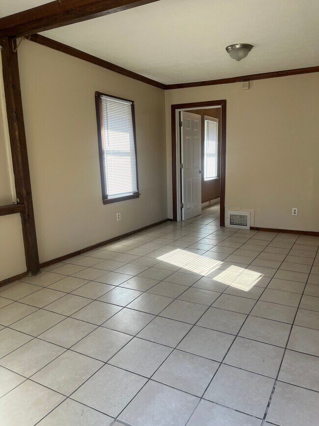 Building Photo - 1448 Pawnee Blvd