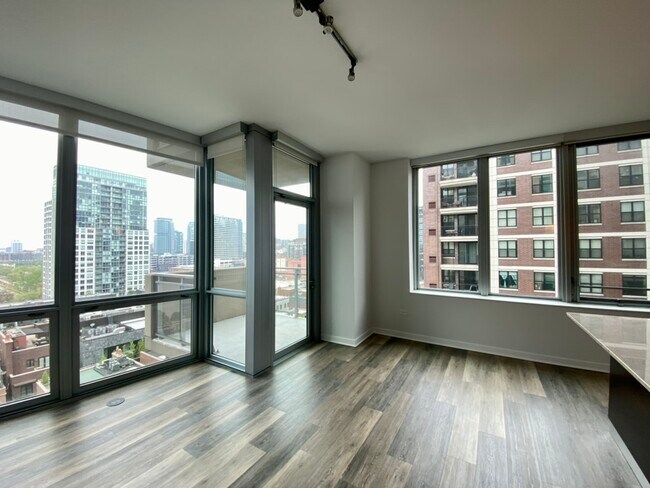Building Photo - 501 W Huron St