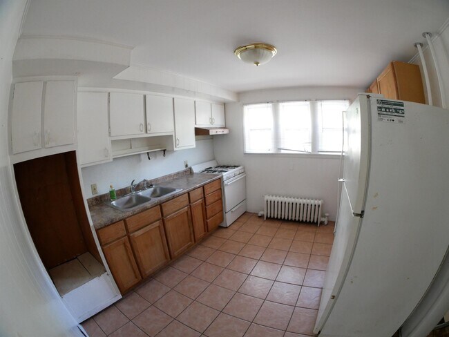 Building Photo - 446 Grove St