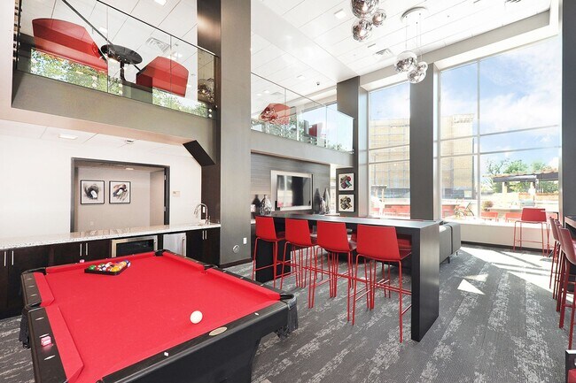 Building Photo - Red44