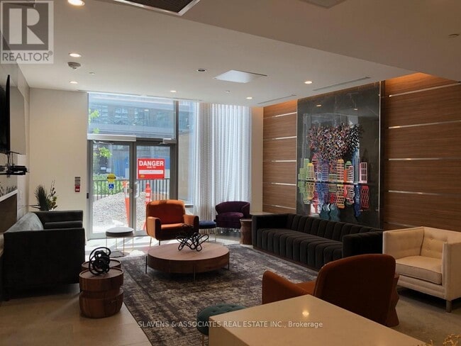 Building Photo - 56 Forest Manor Rd