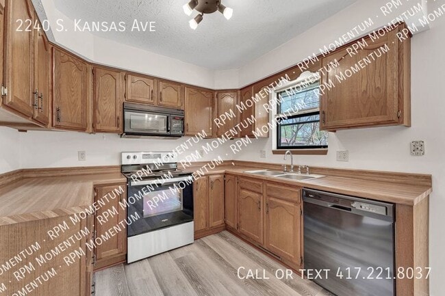 Foto del edificio - 2240 S Kansas Ave