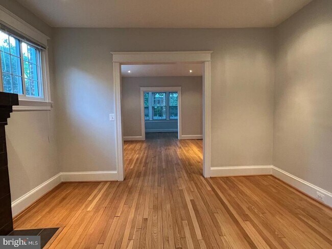 Foto del edificio - 3711 Warren St NW