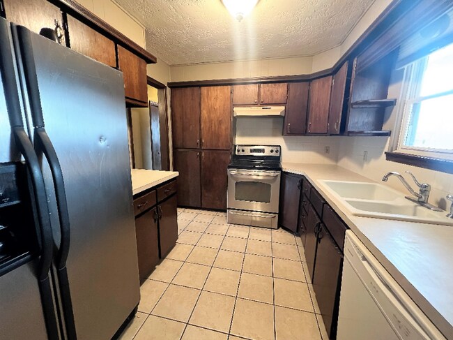 Building Photo - 1603 Timberline Dr