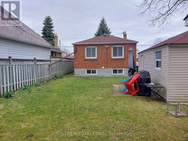 Photo du bâtiment - 1288 Pharmacy Ave
