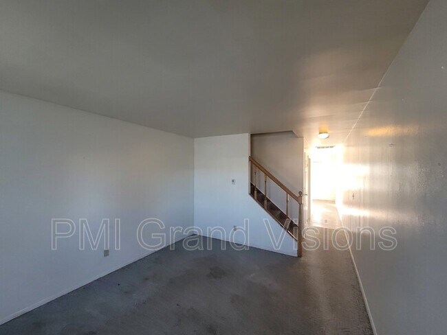 Foto del edificio - 1612 University Dr