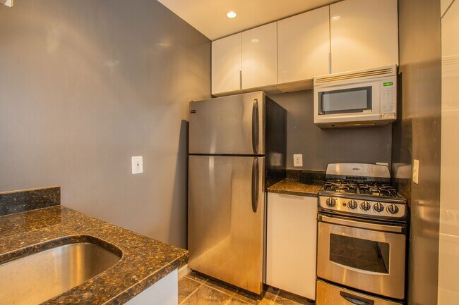 Foto del edificio - Stunning Studio Condo in Edgewood!