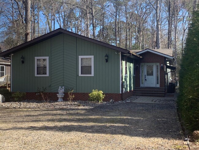 Building Photo - 165 Windjammer Rd