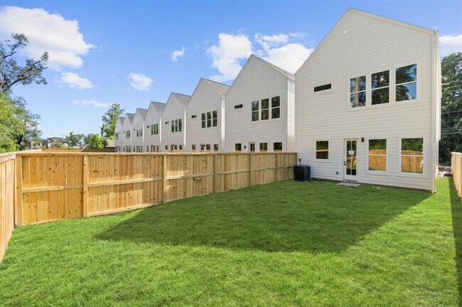 Building Photo - 6036 Cebra St