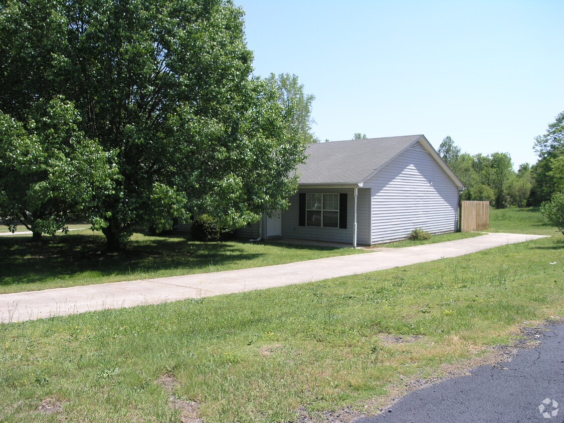 522 Simpson Rd, Anderson, SC 29621 Apartments in Anderson, SC