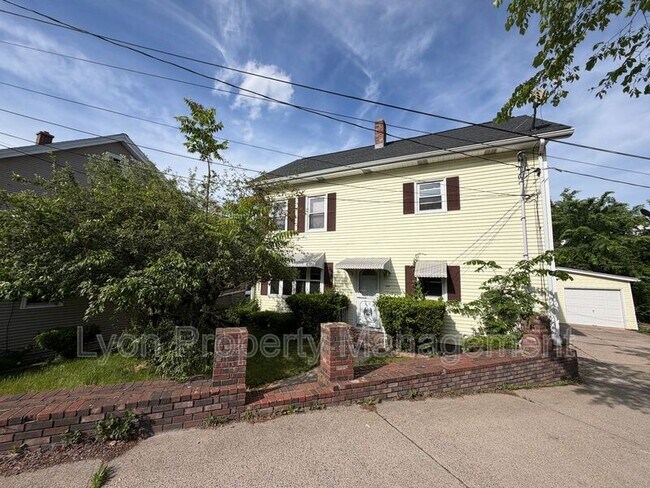 Building Photo - 403 Broad St