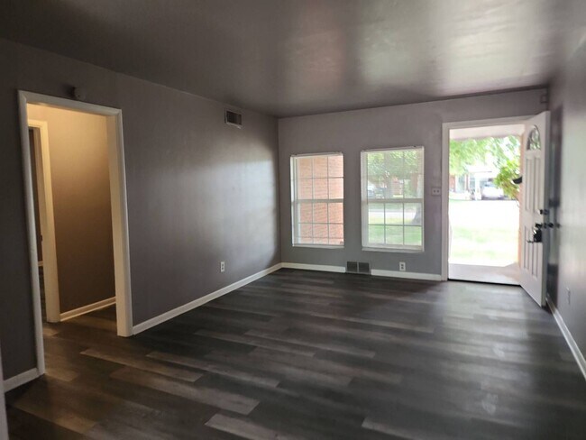 Foto del edificio - Welcome to 3037 NW 65th St, a charming 3-b...