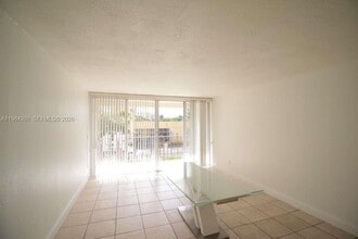 Building Photo - 9220 Fontainebleau Blvd