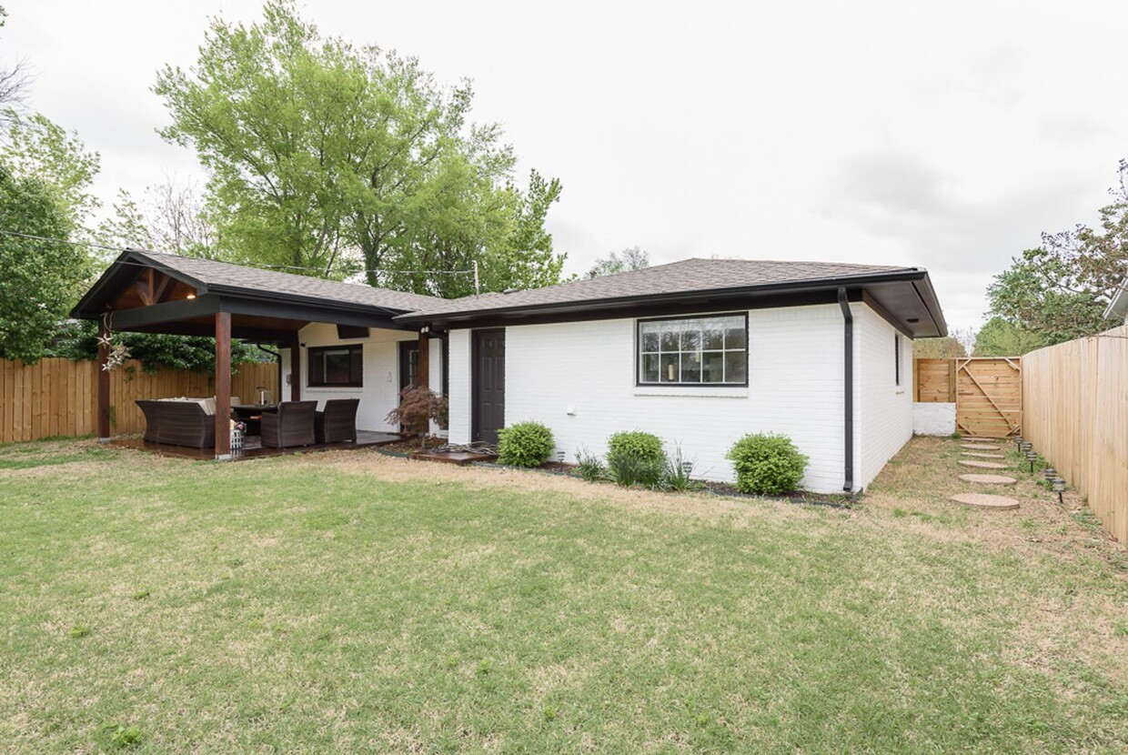 Foto principal - This complete remodel is centrally located...