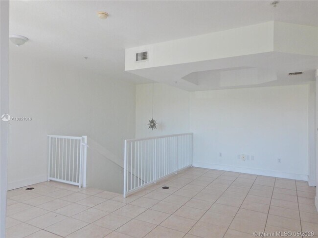 Foto del edificio - 6670 NW 114th Ave