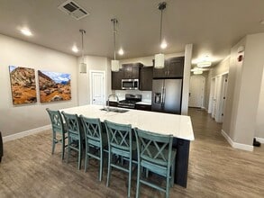 Building Photo - 1111 S Gap Canyon Pky