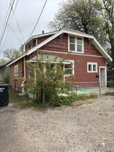 Building Photo - 205 1/2 Terry Ave