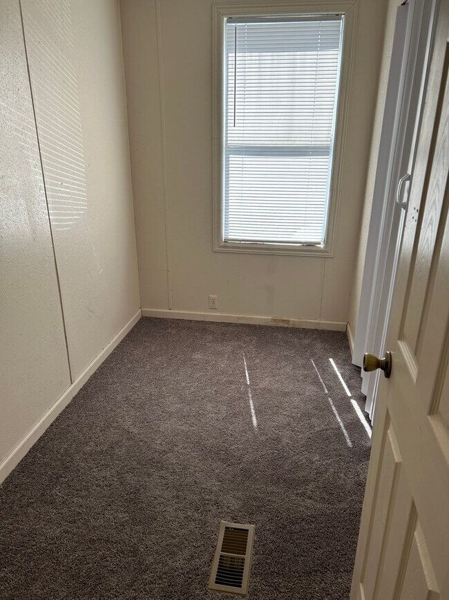Foto del edificio - 2 bedroom 1 bath Charming  Mobile Home Mar...