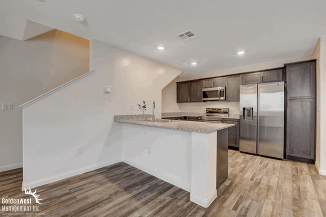 Building Photo - Impeccably Maintained 3Bdm 2Ba Townhome in...