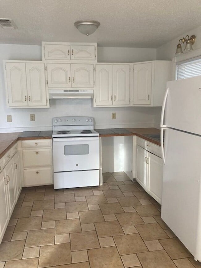 Building Photo - Gulfport 3 Bedroom