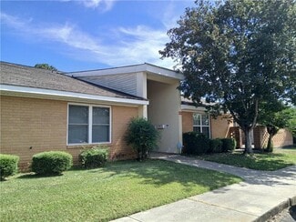 Building Photo - 102 Westcliff Center St