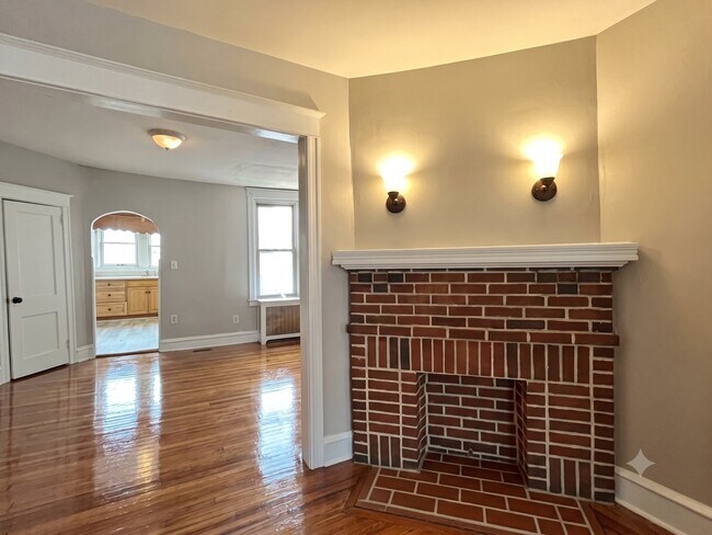 Building Photo - 409 N Daggett St