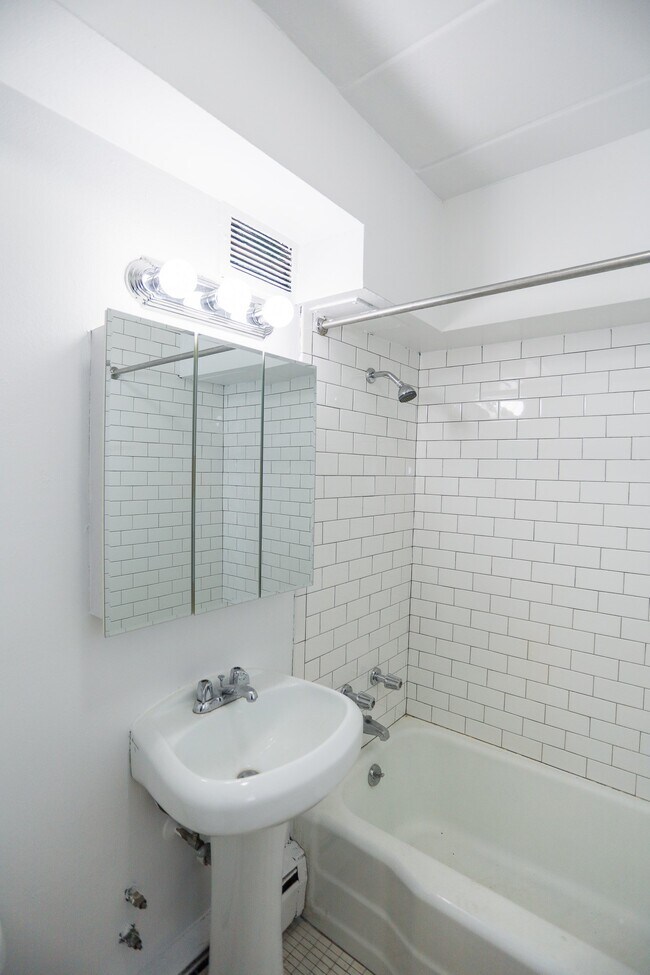 Foto del edificio - 7301 Ridge