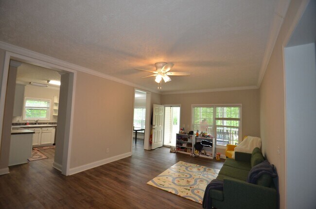Foto del edificio - Modern Chapel Hill Retreat with Designer Finishes & Spacious Outdoor Living