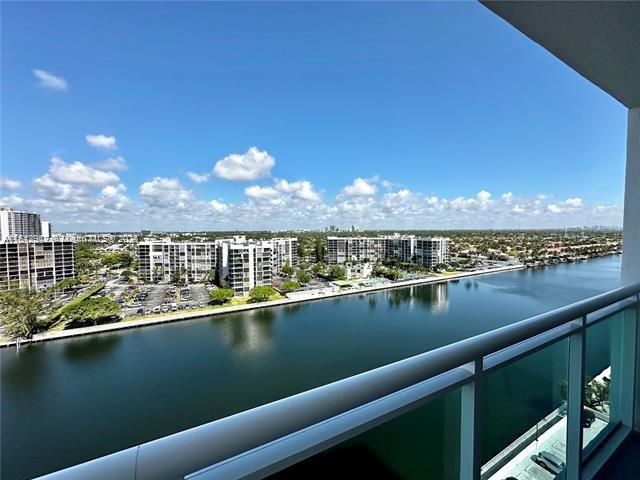 Foto del edificio - 3000 S Ocean Dr