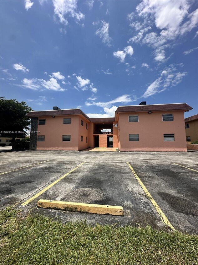 Foto principal - 720 W 16th St