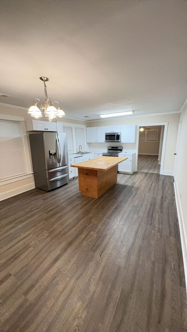 Foto del edificio - Comfy 3 bedroom 2 bath home - Open To Section 8