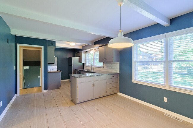 Foto del edificio - 4 Bed Home Completely Updated