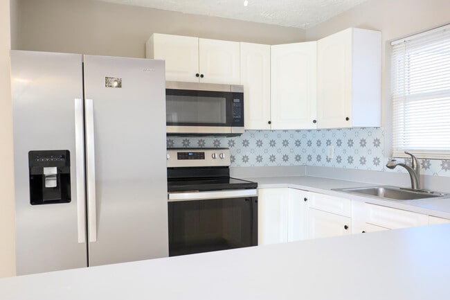 Building Photo - 1285 SE Port St Lucie Blvd