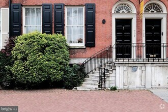 Building Photo - 706 S Washington Square