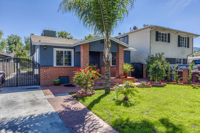 Front House & Driveway - 600 Hazel St