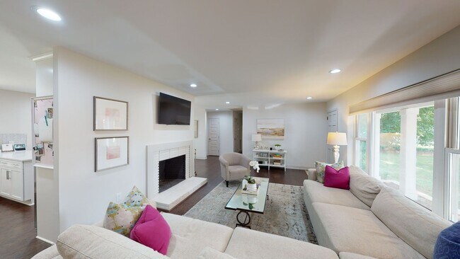 Building Photo - 1329 Mockingbird Ln