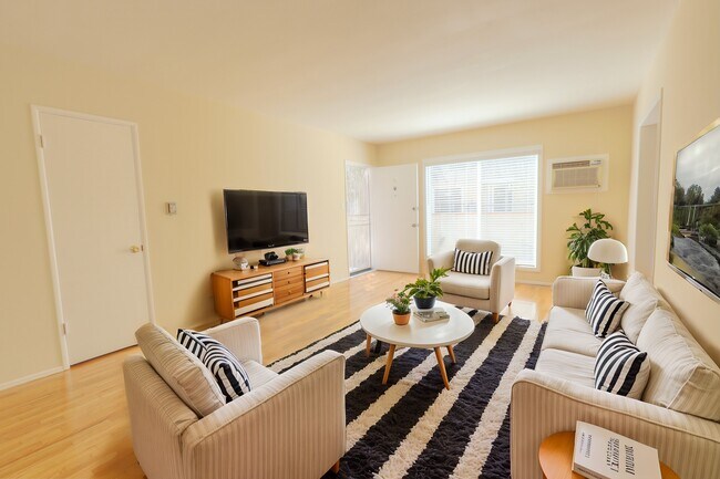 Foto del edificio - 10459 Riverside Dr