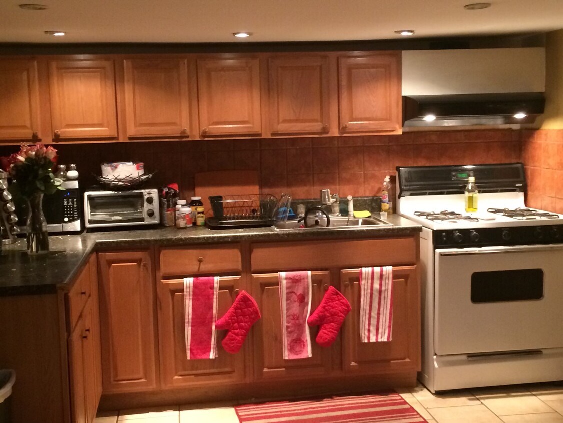 Kitchen - 17 Westend Ave