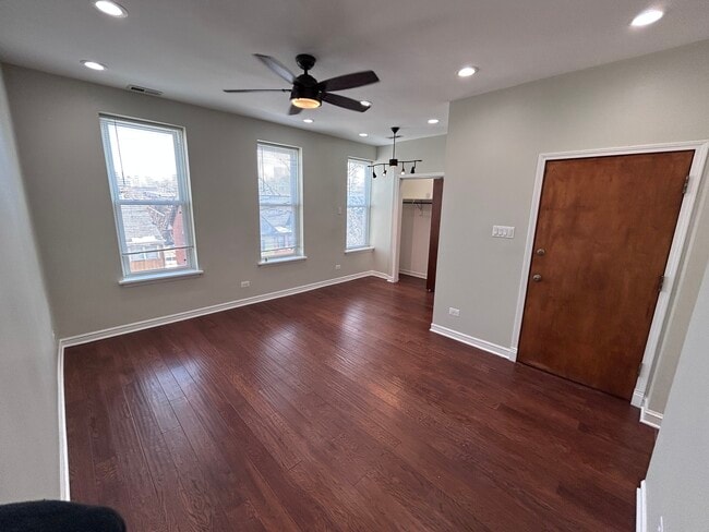 Building Photo - 720 N Throop St