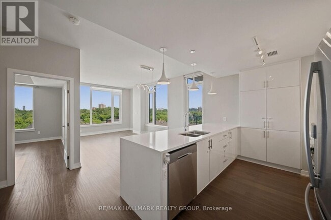 Building Photo - 530 De Mazenod Ave