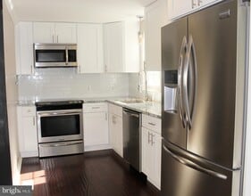 Building Photo - 2055 S Lincoln St