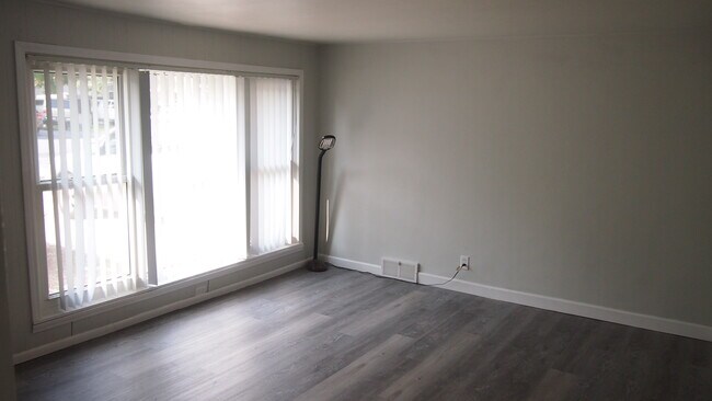 Foto del edificio - 1500 W Spring St